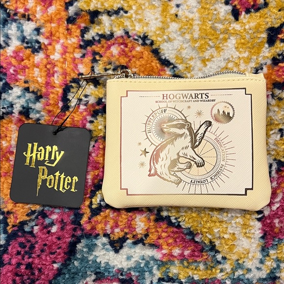 Bioworld Handbags - Harry Potter Hogwarts Hufflepuff Coin Pouch